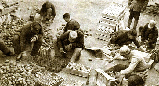 恒峰g22集团的前身华兴铁工厂降生，，，后生长为徐州重型机械厂