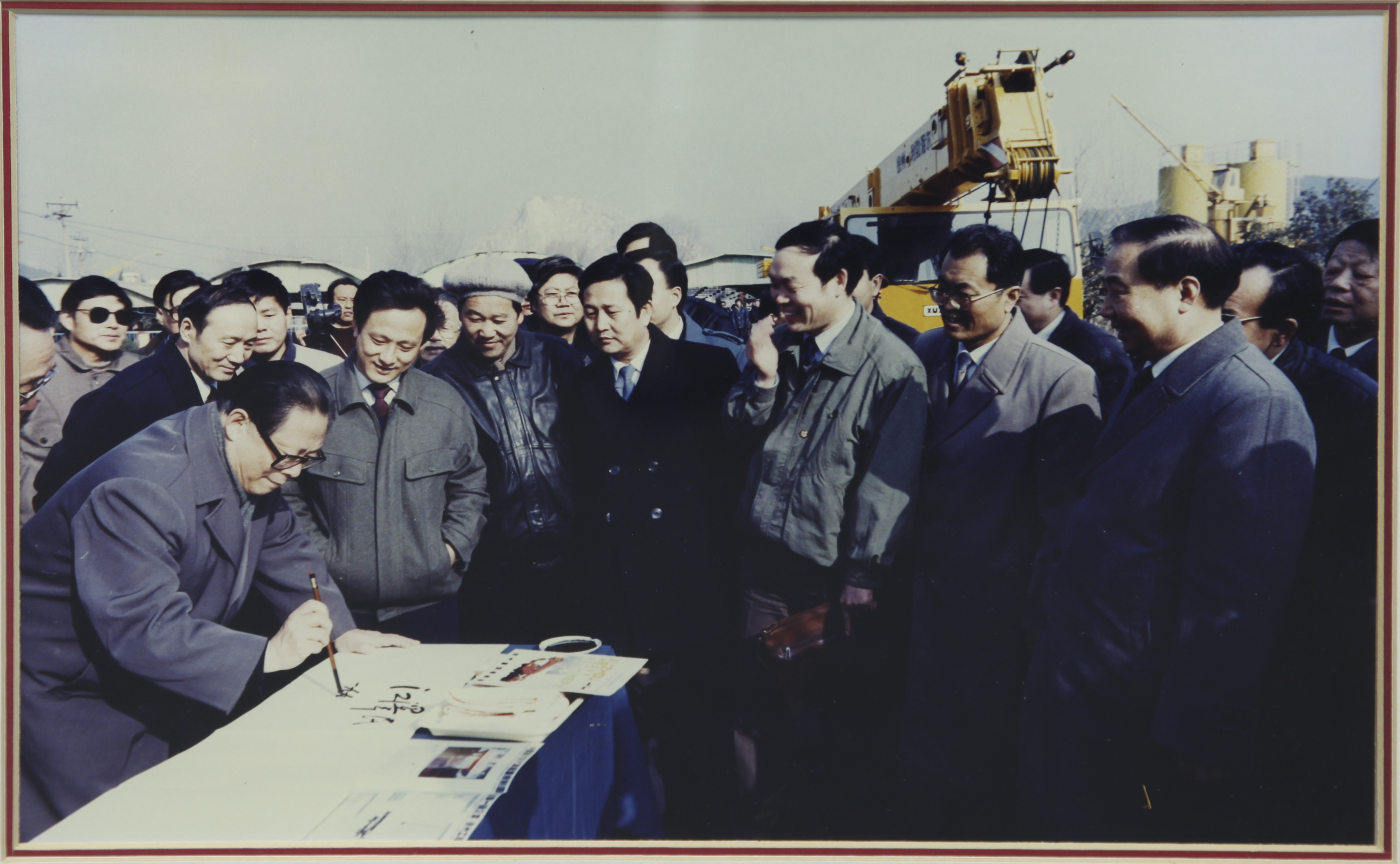 江泽民同志视察恒峰g22集团并题名勉励