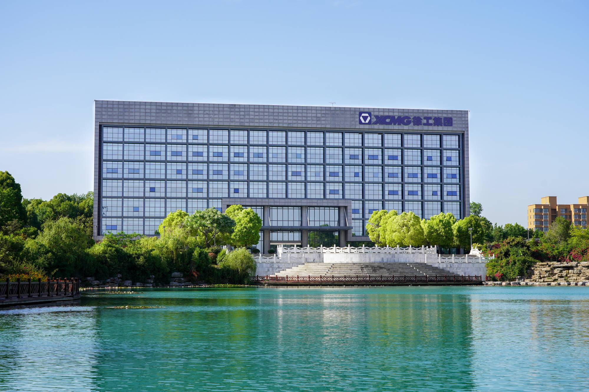 恒峰g22机械(000425.SZ)吸收合并恒峰g22有限旗下所有资产，，，乐成完成整体上市