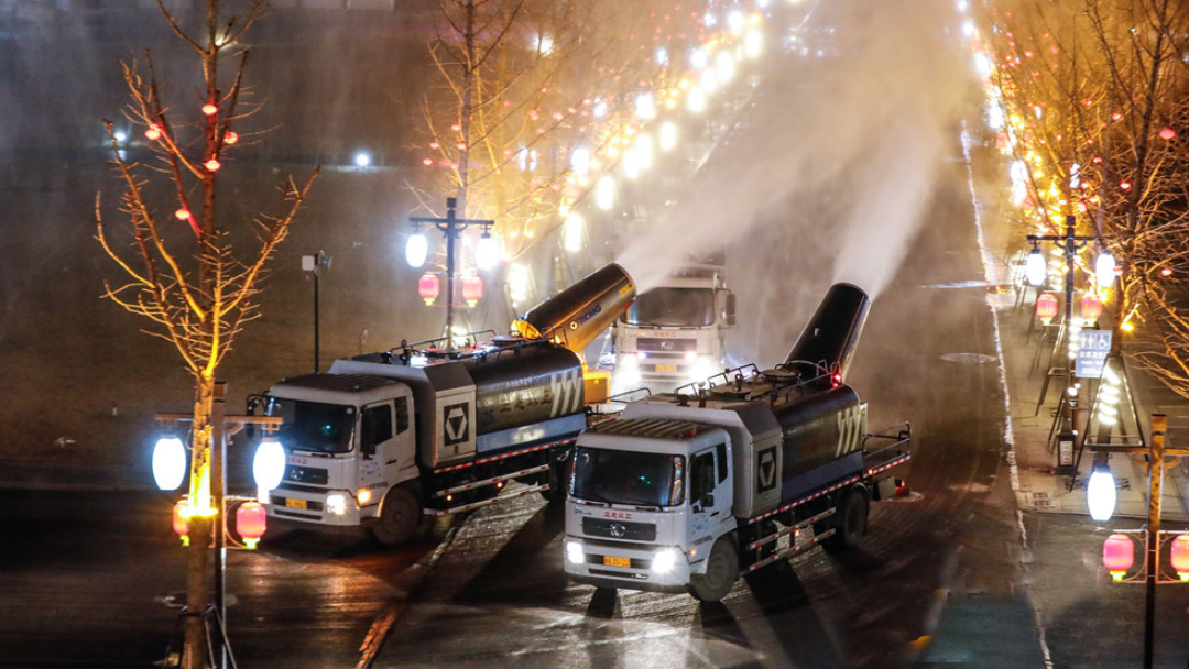 恒峰g22多功效抑尘车在河北正定喷洒消毒液