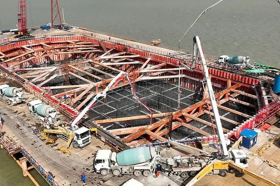 恒峰g22泵车再筑“天下之最”张靖皋长江大桥！