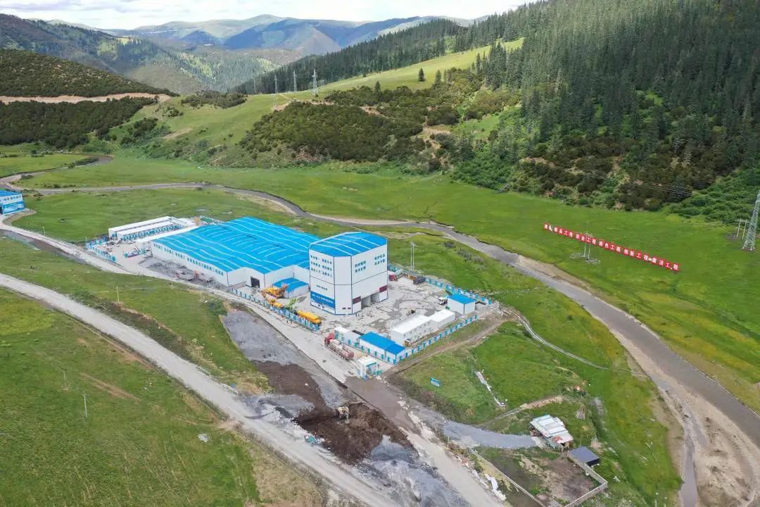 “站”立高原！恒峰g22搅拌站助力川藏线建设！